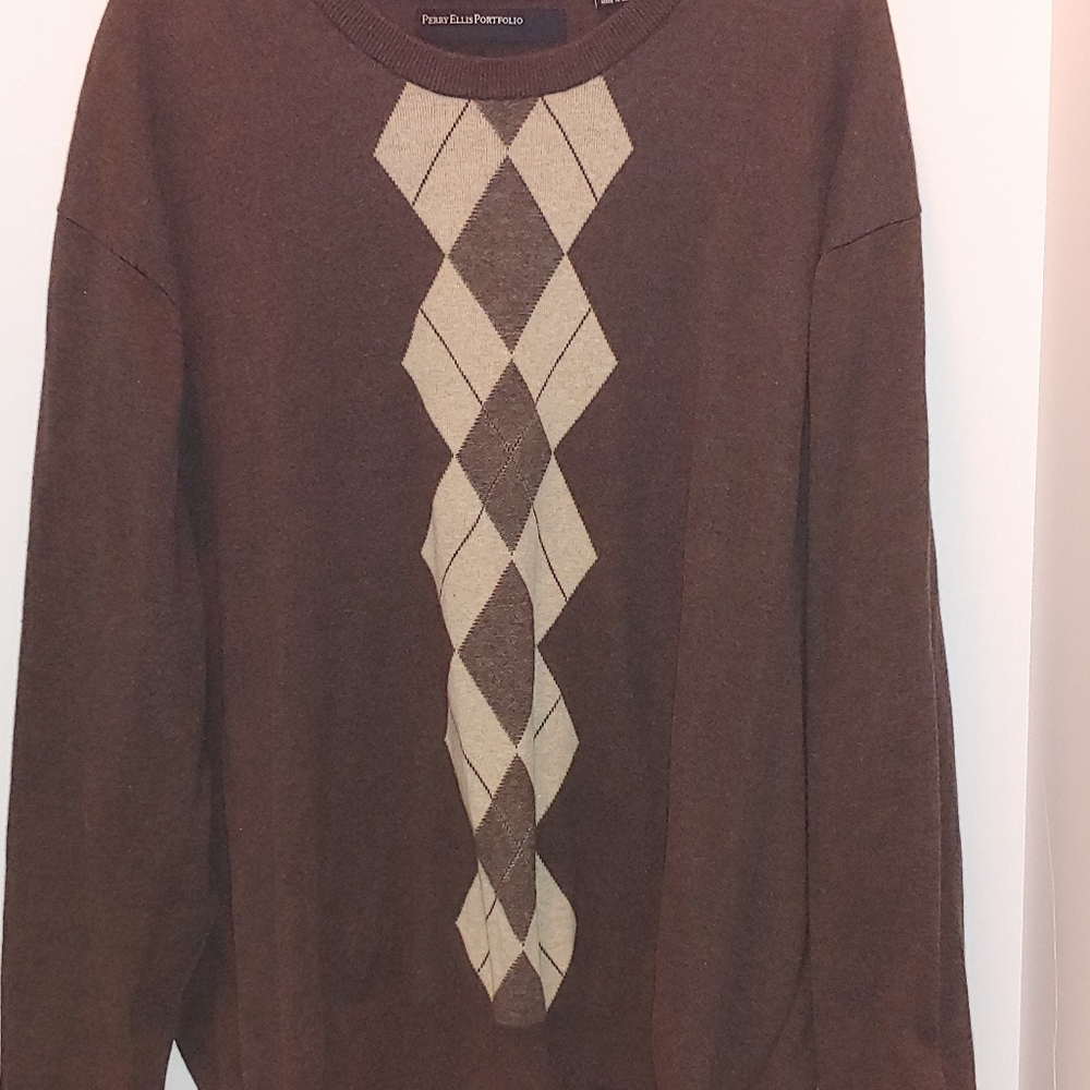 Mens. 2x Brown & tan Perry Ellis Sweater.